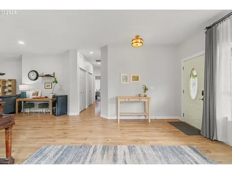 12172 Salmon Court Oregon City OR 97045