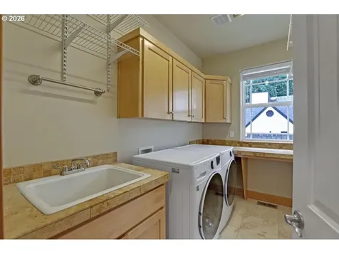 9020 SW 25th Avenue Portland OR 97219