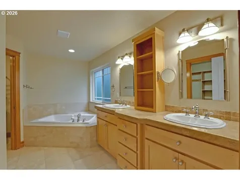 9020 SW 25th Avenue Portland OR 97219