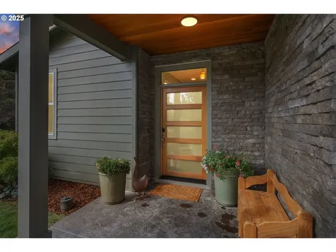 3990 Carr Drive Hood River OR 97031