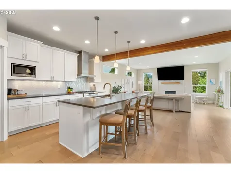3990 Carr Drive Hood River OR 97031