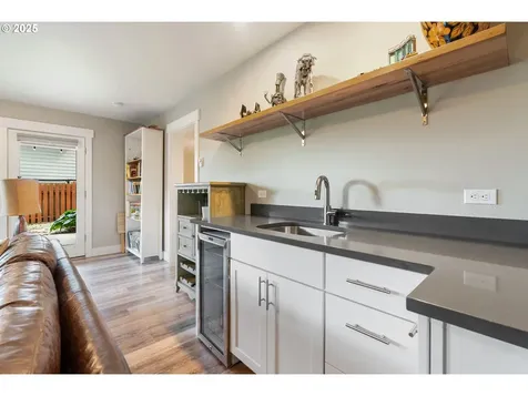 3990 Carr Drive Hood River OR 97031
