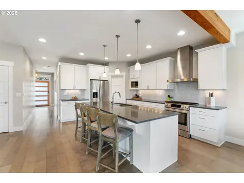 3990 Carr Drive Hood River OR 97031