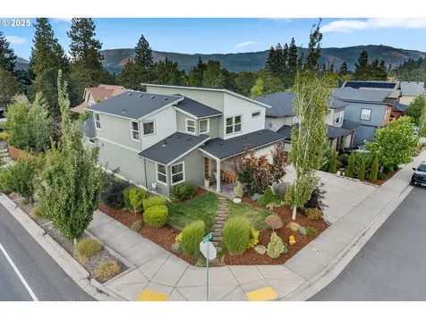 3990 Carr Drive Hood River OR 97031