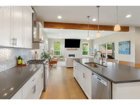 3990 Carr Drive Hood River OR 97031