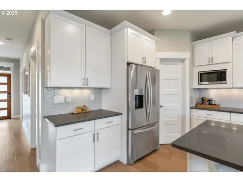 3990 Carr Drive Hood River OR 97031