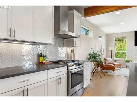 3990 Carr Drive Hood River OR 97031