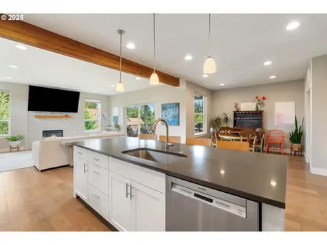 3990 Carr Drive Hood River OR 97031