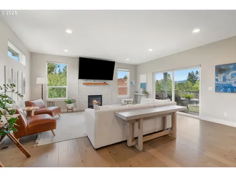 3990 Carr Drive Hood River OR 97031