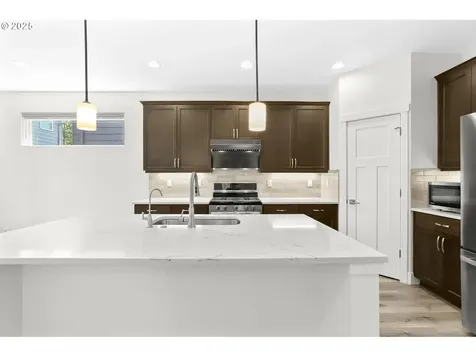 934 SW Draper Terrace Beaverton OR 97003