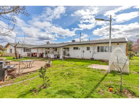 4423 Avenue E White City OR 97503