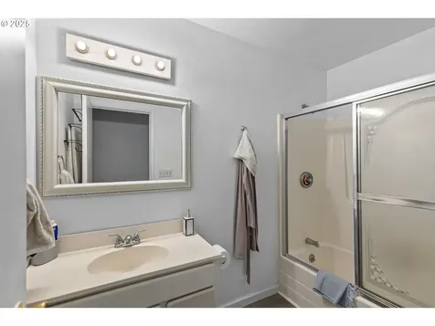 4423 Avenue E White City OR 97503