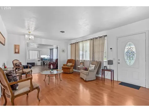 4423 Avenue E White City OR 97503