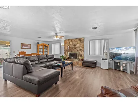 4423 Avenue E White City OR 97503