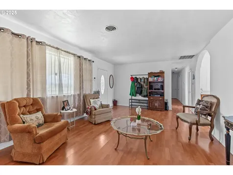 4423 Avenue E White City OR 97503