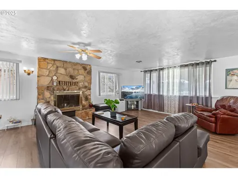 4423 Avenue E White City OR 97503