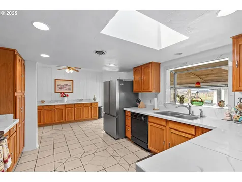 4423 Avenue E White City OR 97503