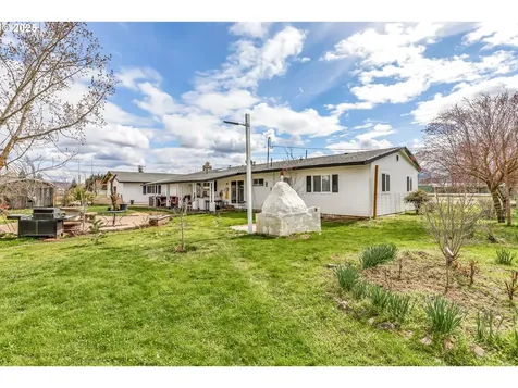 4423 Avenue E White City OR 97503