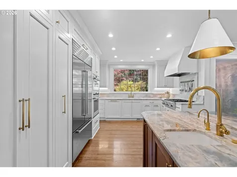 4192 SW Greenleaf Drive Portland OR 97221