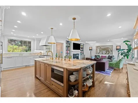 4192 SW Greenleaf Drive Portland OR 97221