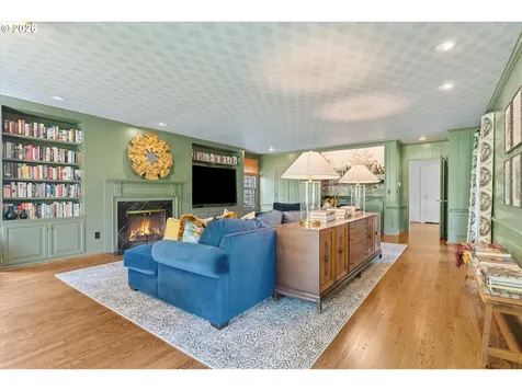 4192 SW Greenleaf Drive Portland OR 97221