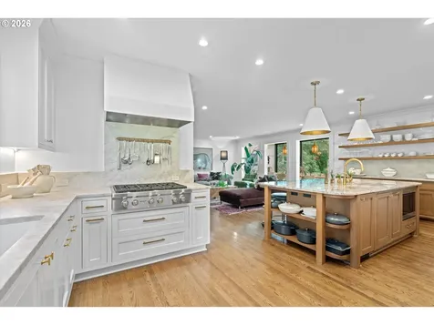 4192 SW Greenleaf Drive Portland OR 97221