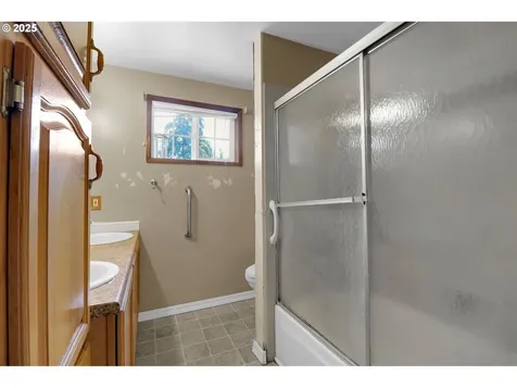 1266 Kenray Loop Springfield OR 97477