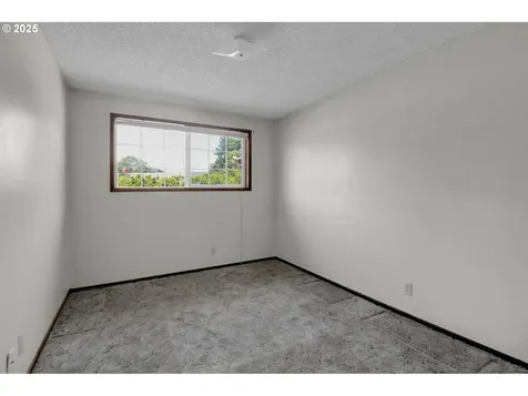 1266 Kenray Loop Springfield OR 97477