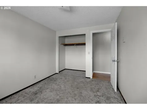 1266 Kenray Loop Springfield OR 97477
