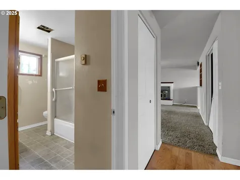 1266 Kenray Loop Springfield OR 97477