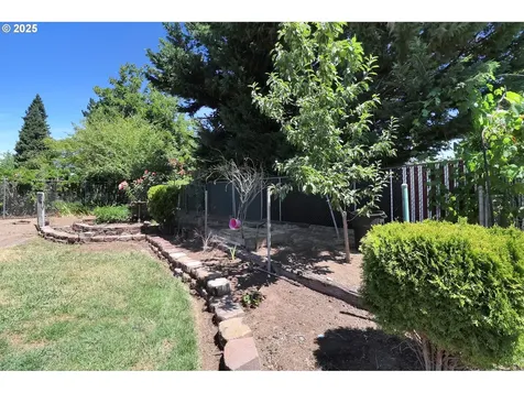 1266 Kenray Loop Springfield OR 97477