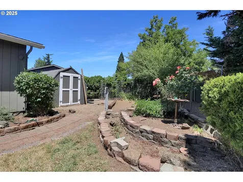 1266 Kenray Loop Springfield OR 97477