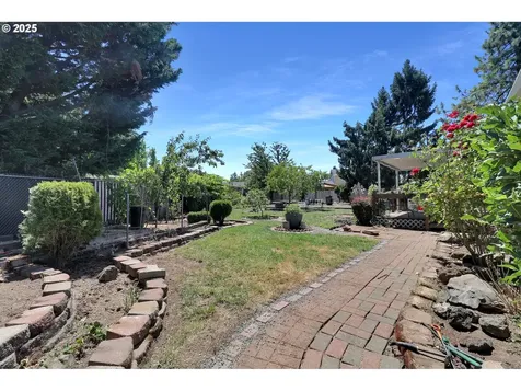 1266 Kenray Loop Springfield OR 97477