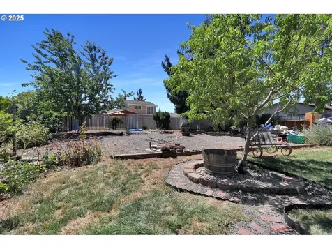 1266 Kenray Loop Springfield OR 97477
