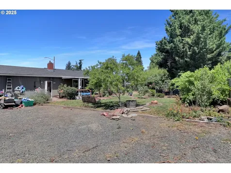 1266 Kenray Loop Springfield OR 97477