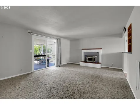 1266 Kenray Loop Springfield OR 97477