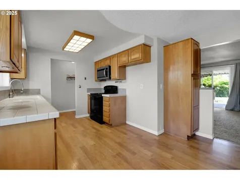 1266 Kenray Loop Springfield OR 97477
