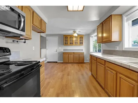 1266 Kenray Loop Springfield OR 97477