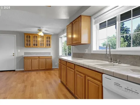1266 Kenray Loop Springfield OR 97477