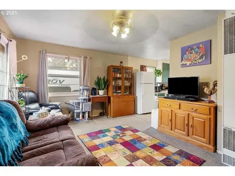584 SE 5th Avenue Mill City OR 97360