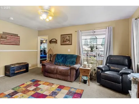 584 SE 5th Avenue Mill City OR 97360