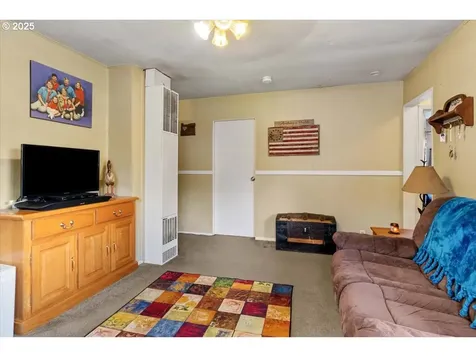 584 SE 5th Avenue Mill City OR 97360