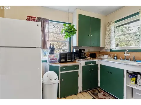 584 SE 5th Avenue Mill City OR 97360