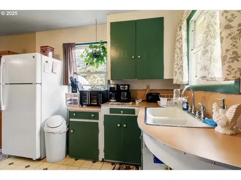 584 SE 5th Avenue Mill City OR 97360