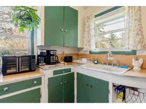 584 SE 5th Avenue Mill City OR 97360