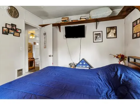 584 SE 5th Avenue Mill City OR 97360