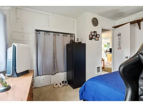 584 SE 5th Avenue Mill City OR 97360