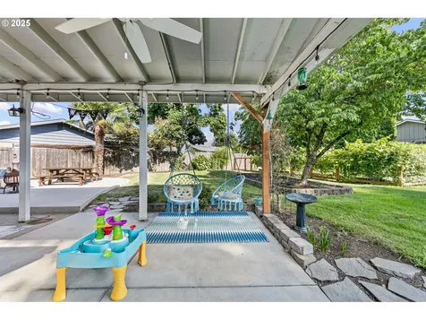 2172 Fireside Court Springfield OR 97477
