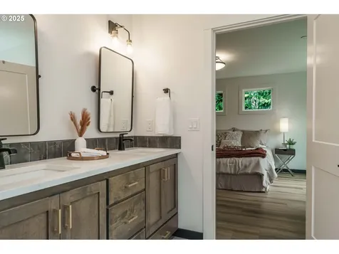 2302 S Royal Court Ridgefield WA 98642
