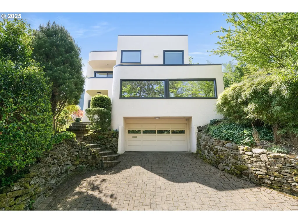 16 SW Abernethy Street Portland OR 97239